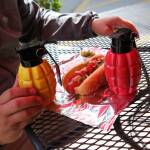 Caliber Gourmet Combat Party Ketchup- und Senfspender-Set in Handgranaten-Optik