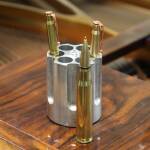 Caliber Revolver-Zylinder Pen Holder, stilvoller Stiftehalter aus Aluminumguss