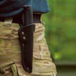 Peltonen Knives M95 Ranger Puukko mit 80CrV2-Klinge, TPE-Griff, Lederscheide