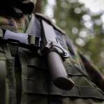 Peltonen Knives M95 Ranger Puukko, 80CrV2-Klinge, PTFE-Finish, Komposit, coyote