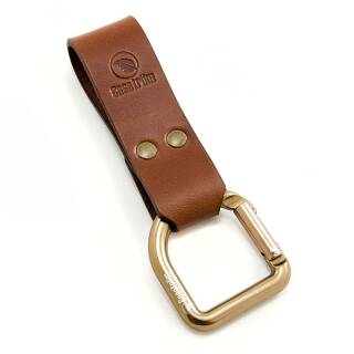 Casström No 3 Dangler mit 8 mm dickem D-Karabiner und Gürtelschlaufe in cognac