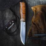 Helle Jegermester 42 mit 12C27 Edelstahlklinge, Maserbirkegriff, Lederscheide