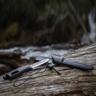 Morakniv Companion Spark in schwarz mit Sandvikstahl, Feuerstarter, Paracord