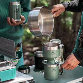 Stanley The Legendary Camp Mug Edelstahl-Isolierbecher in grn mit Deckel, 0,35L